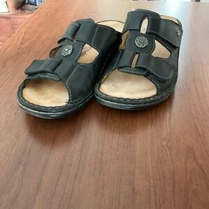 FINN COMFORT Black Leather Velcro Strap Sandals  Size  39 or U.S.: 8